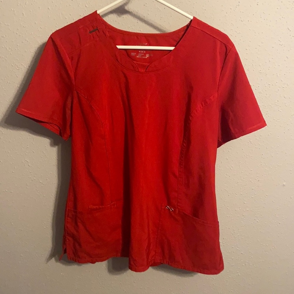 Cherokee Infinity scrub top in red size M